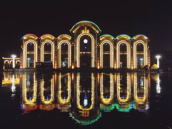 桦南森林蒸汽小火车站夜景